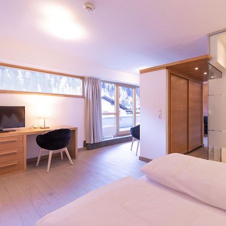 Quality Hosts Arlberg - Hotel Goldenes Kreuz B&B Sankt Anton am Arlberg Esterno foto
