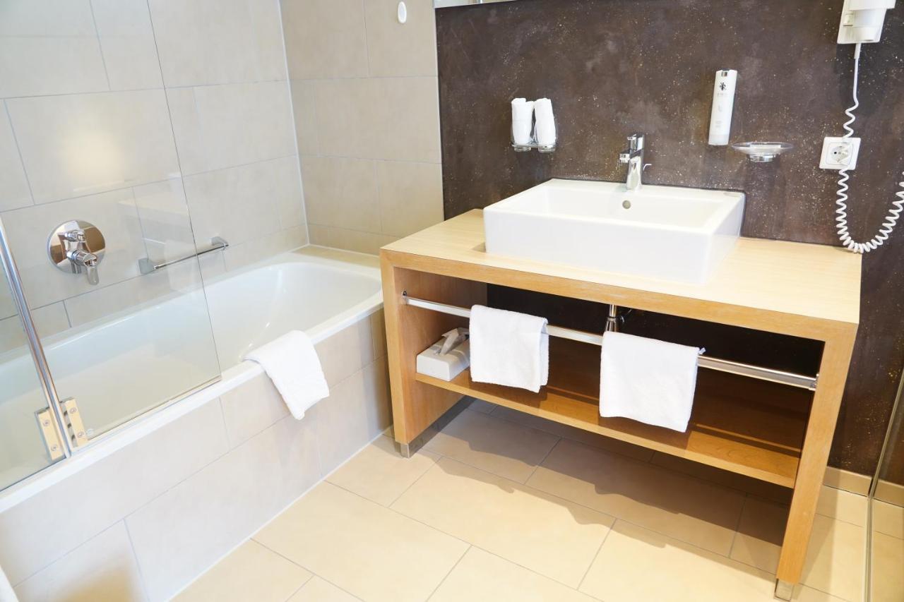 Quality Hosts Arlberg - Hotel Goldenes Kreuz B&B Sankt Anton am Arlberg Esterno foto