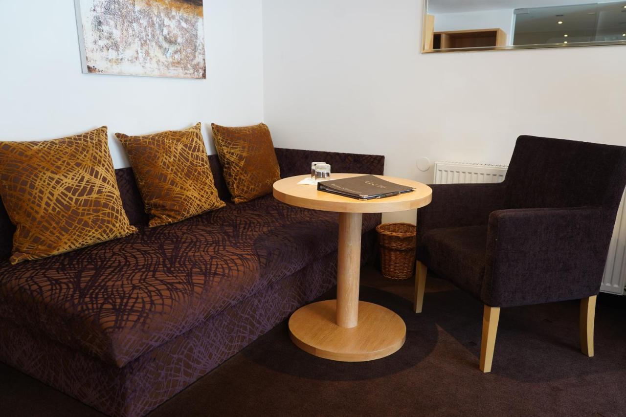 Quality Hosts Arlberg - Hotel Goldenes Kreuz B&B Sankt Anton am Arlberg Esterno foto