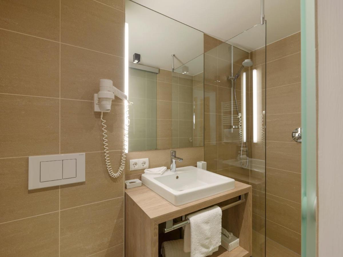 Quality Hosts Arlberg - Hotel Goldenes Kreuz B&B Sankt Anton am Arlberg Esterno foto