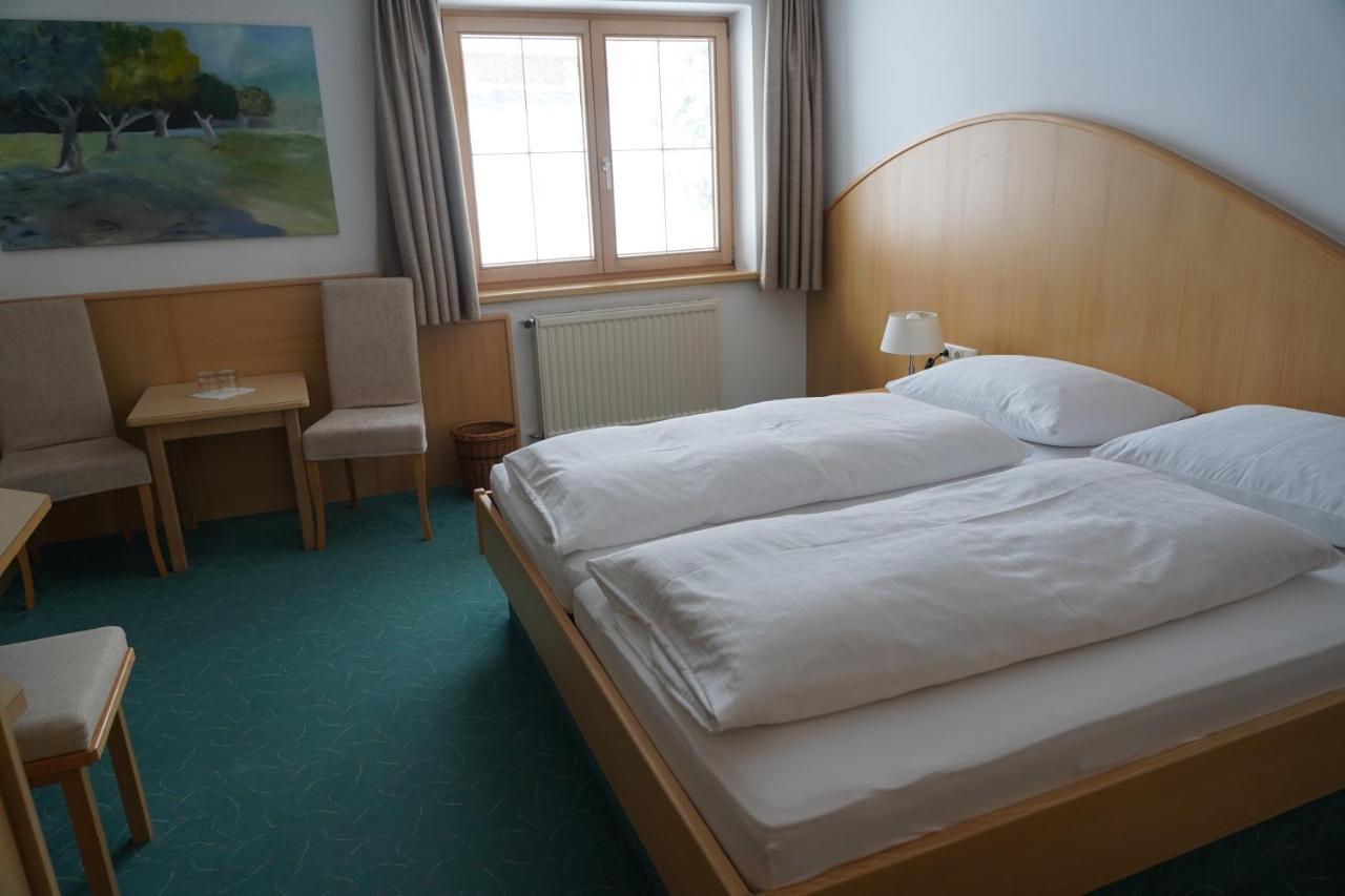 Quality Hosts Arlberg - Hotel Goldenes Kreuz B&B Sankt Anton am Arlberg Esterno foto