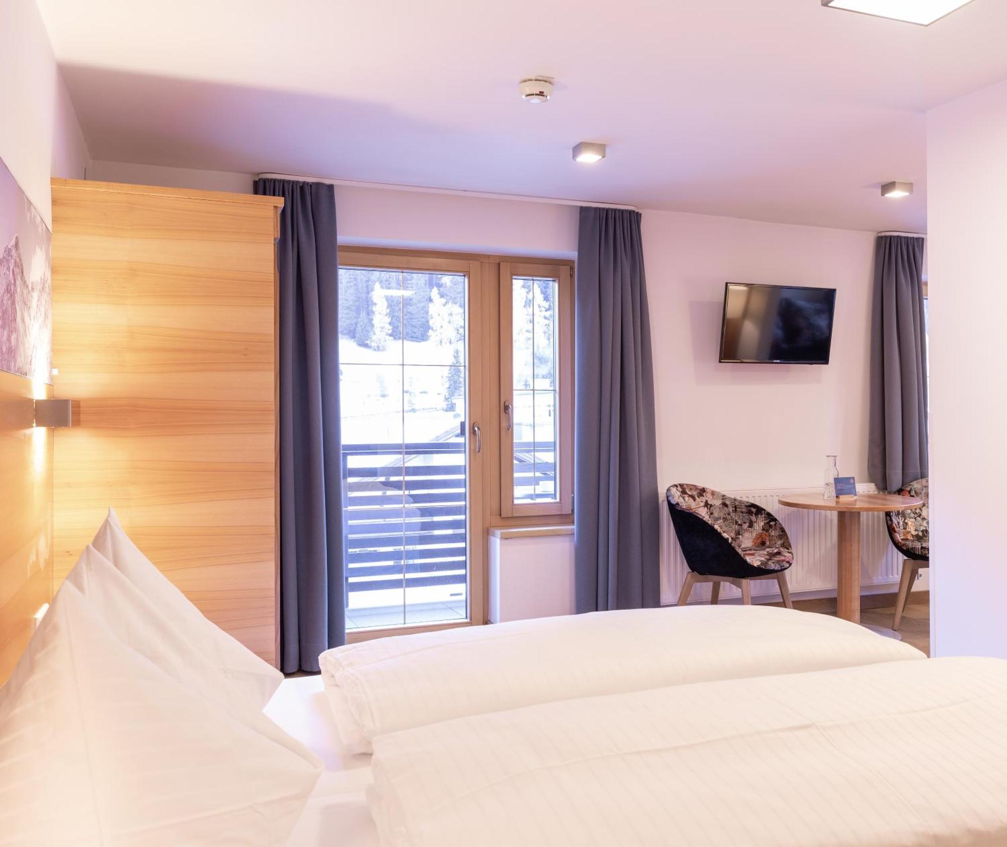Quality Hosts Arlberg - Hotel Goldenes Kreuz B&B Sankt Anton am Arlberg Esterno foto