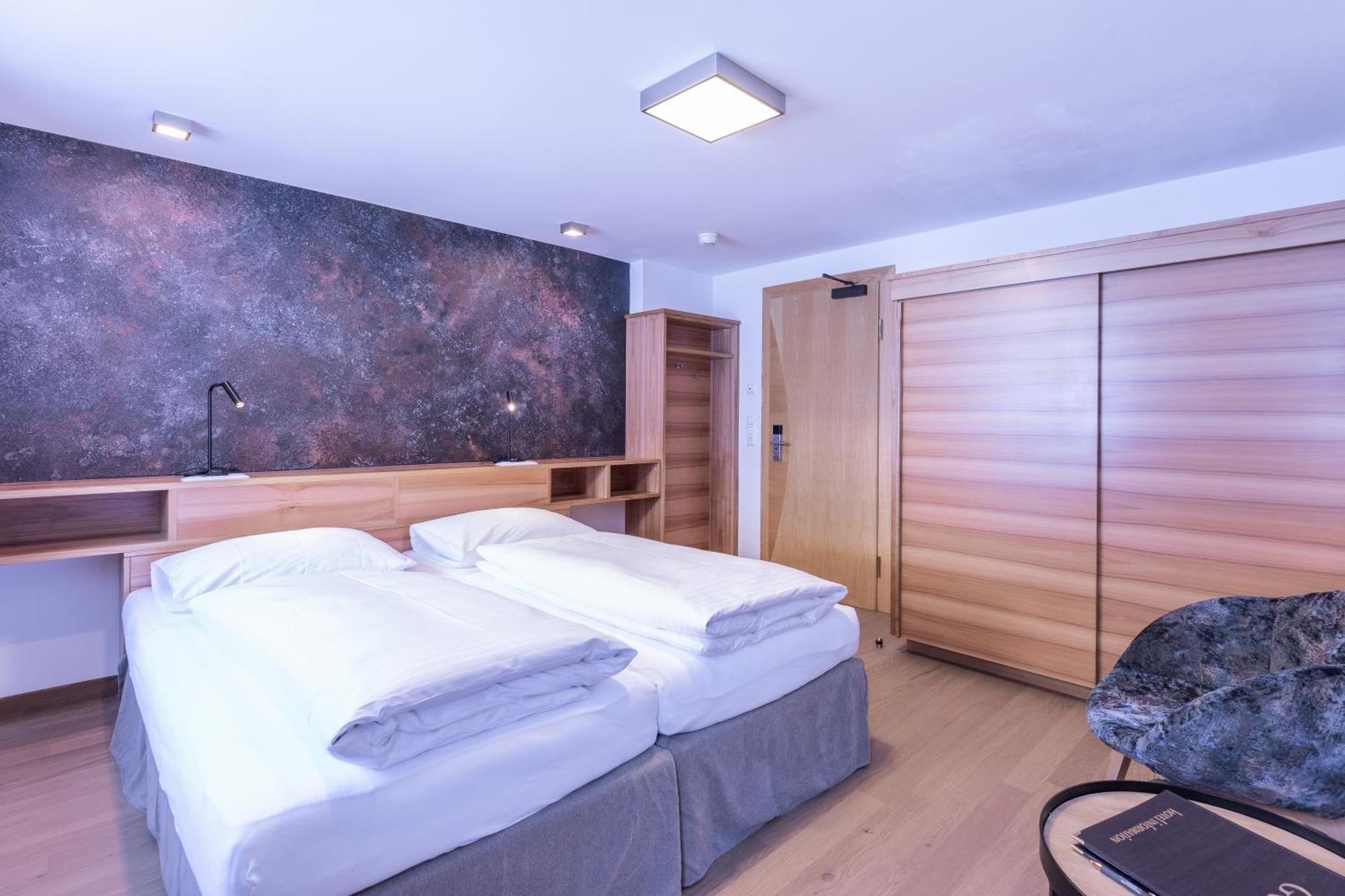 Quality Hosts Arlberg - Hotel Goldenes Kreuz B&B Sankt Anton am Arlberg Esterno foto