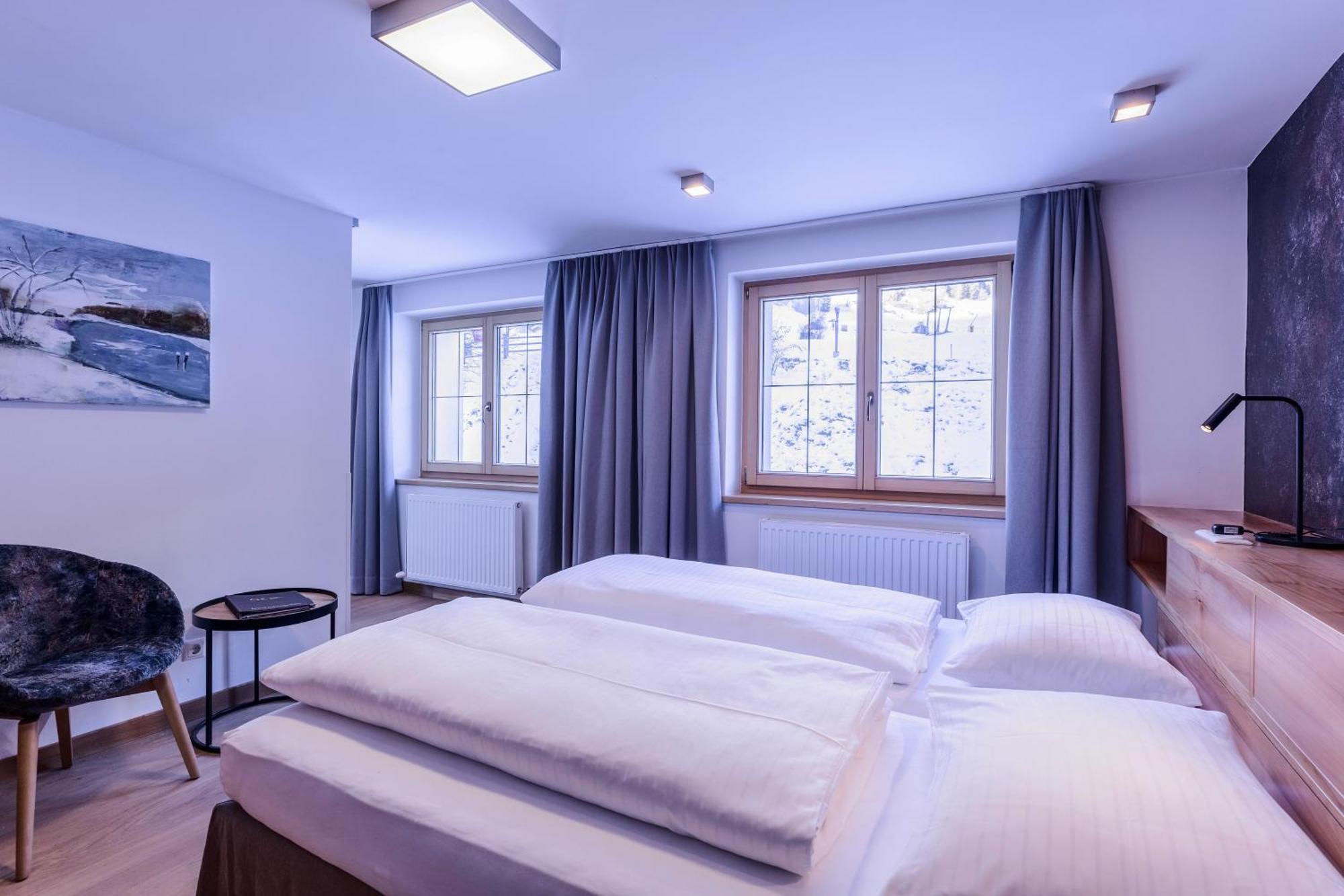 Quality Hosts Arlberg - Hotel Goldenes Kreuz B&B Sankt Anton am Arlberg Esterno foto