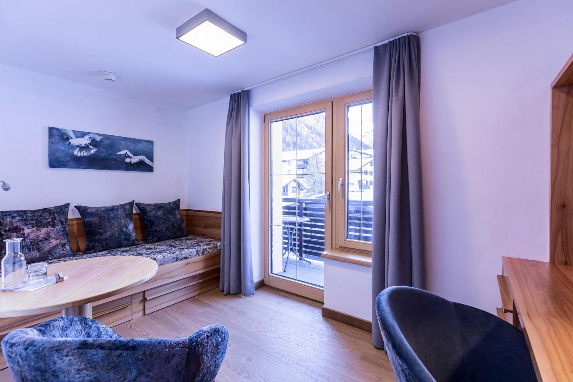 Quality Hosts Arlberg - Hotel Goldenes Kreuz B&B Sankt Anton am Arlberg Esterno foto