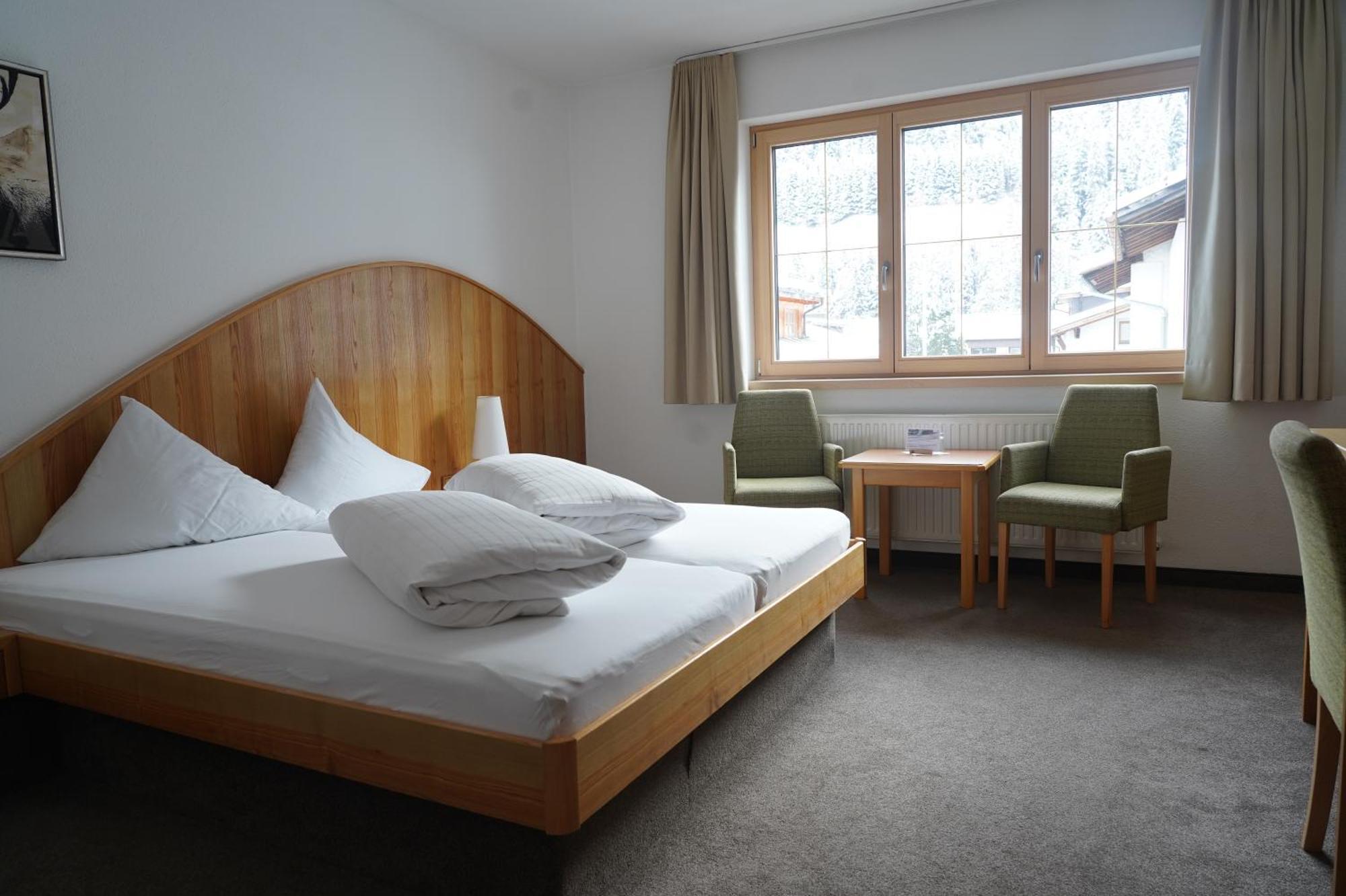 Quality Hosts Arlberg - Hotel Goldenes Kreuz B&B Sankt Anton am Arlberg Esterno foto