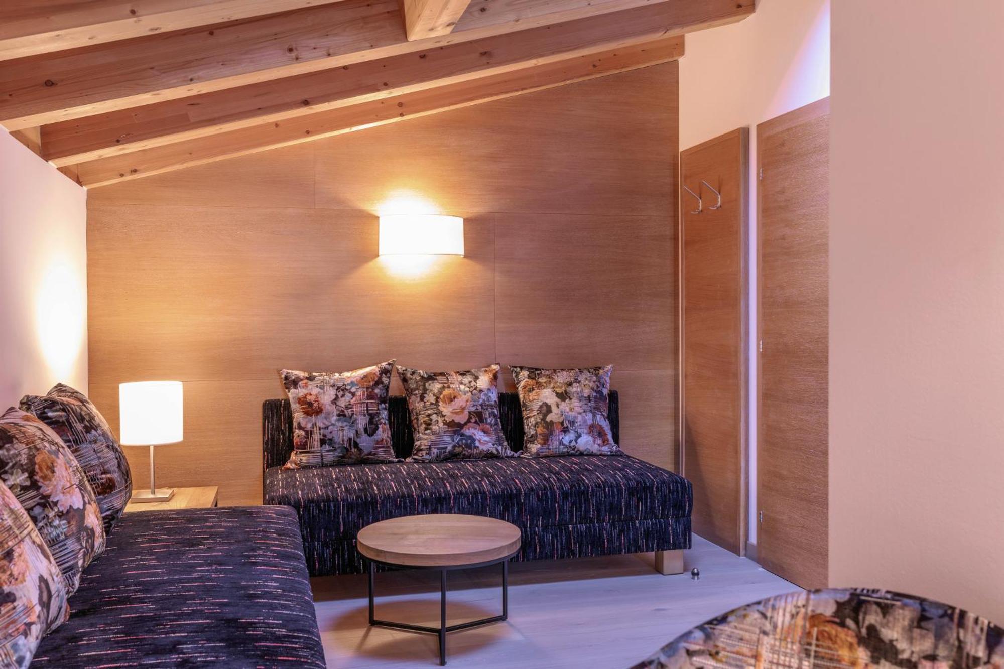 Quality Hosts Arlberg - Hotel Goldenes Kreuz B&B Sankt Anton am Arlberg Esterno foto