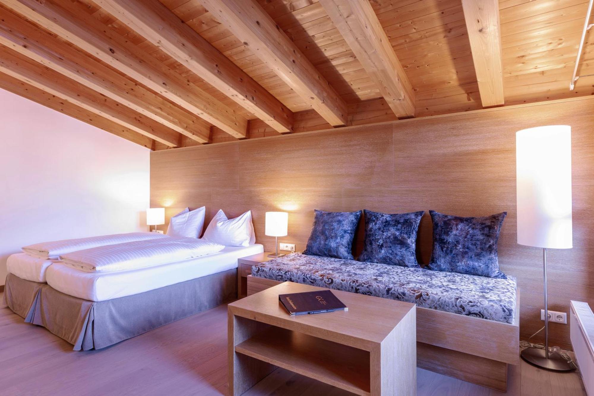 Quality Hosts Arlberg - Hotel Goldenes Kreuz B&B Sankt Anton am Arlberg Esterno foto