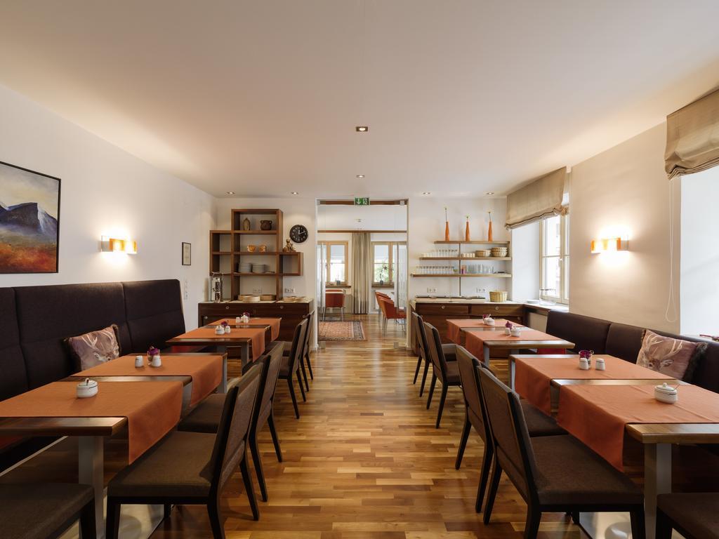 Quality Hosts Arlberg - Hotel Goldenes Kreuz B&B Sankt Anton am Arlberg Esterno foto