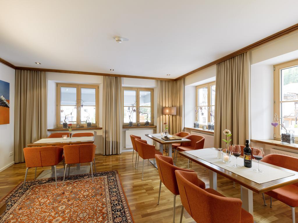 Quality Hosts Arlberg - Hotel Goldenes Kreuz B&B Sankt Anton am Arlberg Esterno foto